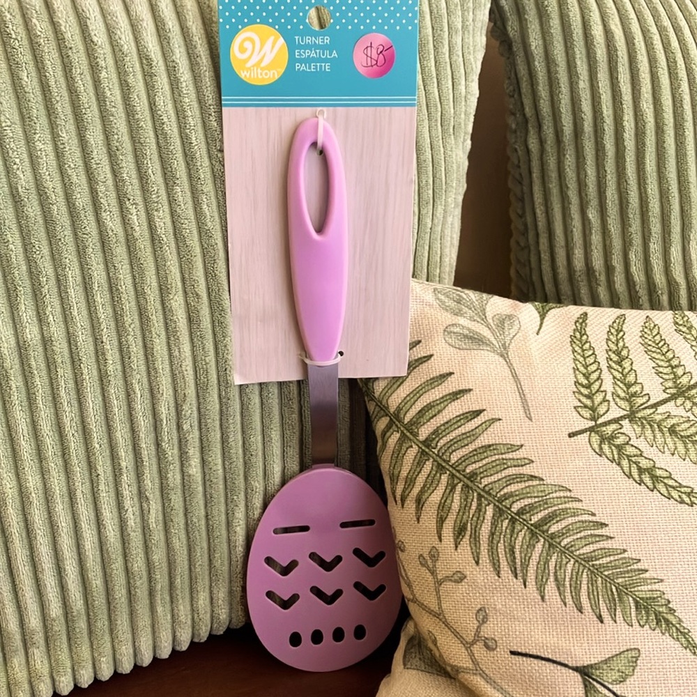 Brand new Easter Egg Wilton turner spatula
